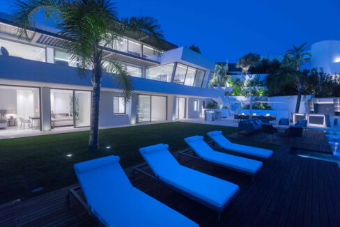 Brand-new-six-bedroom-villa-for-sale-with-sea-and-golf-views-Marbella-West-04-0093-low