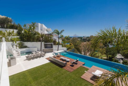 Brand-new-six-bedroom-villa-for-sale-with-sea-and-golf-views-Marbella-West-4956-low