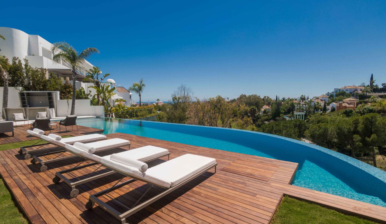 Brand-new-six-bedroom-villa-for-sale-with-sea-and-golf-views-Marbella-West-5004-low